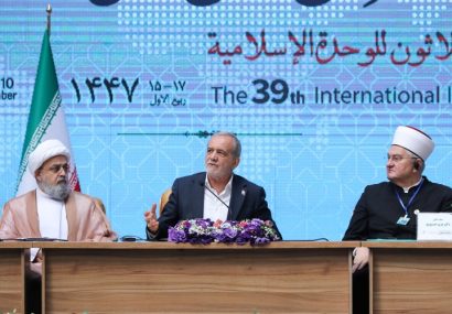 با تمام توان به وحدت و انسجام امت اسلامی پایبندیم
