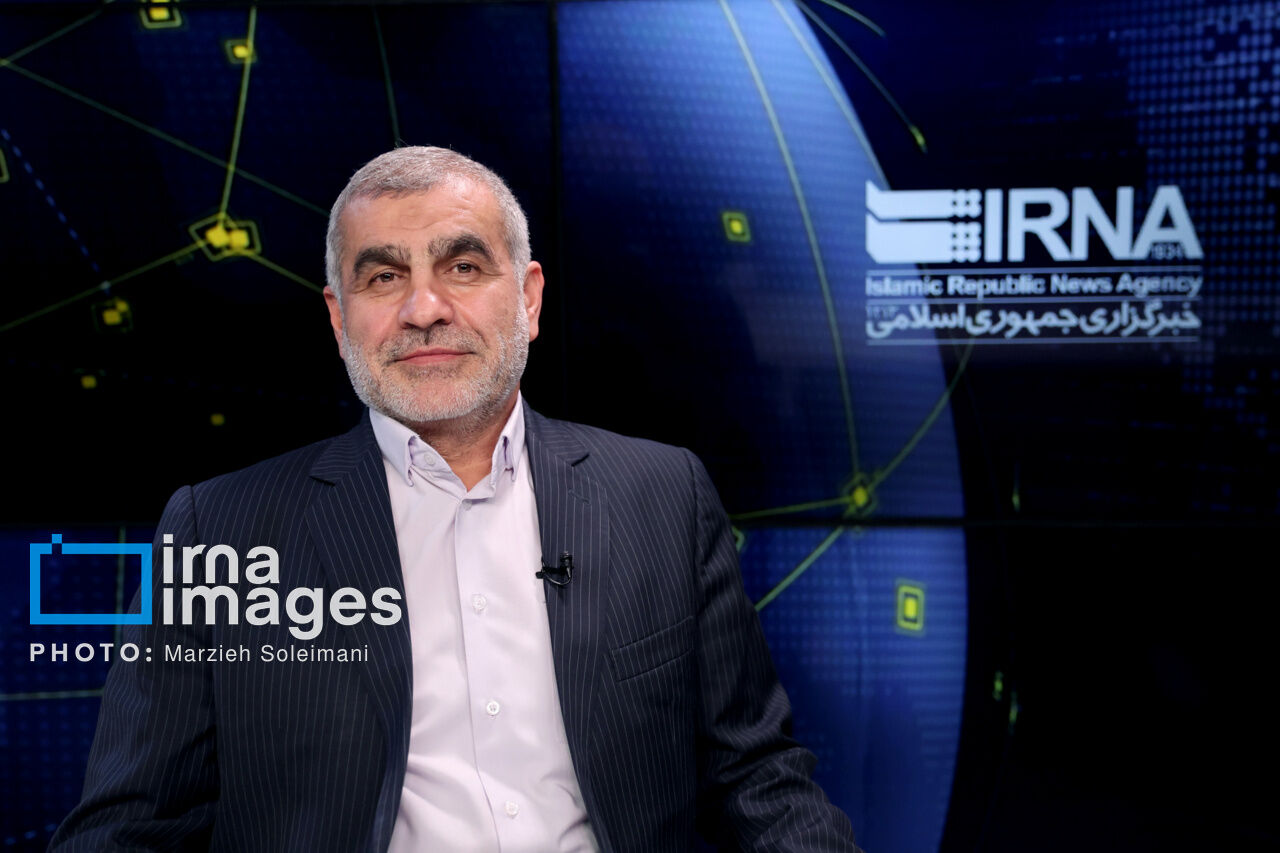 خود را در کنار مردم و پیگیر مطالبات به حق آنان می دانیم