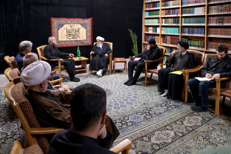 مسیر دیپلماسی را برای گرهگشایی از مشکلات کشور و مردم با جدیت دنبال میکنیم
