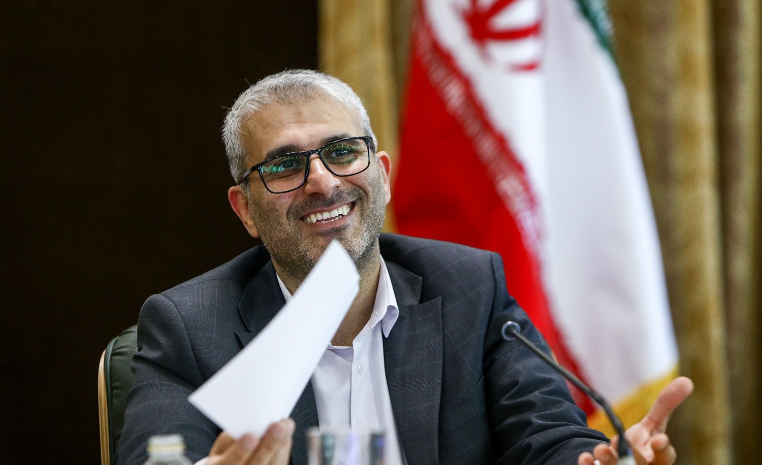 تمرکز اصلی دولت، مطالبات عمومی و جمعی است
