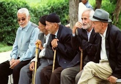 افزایش حقوق بازنشستگان طبق روال انجام شد/ مهار تورم مهمتر از متناسبسازی است