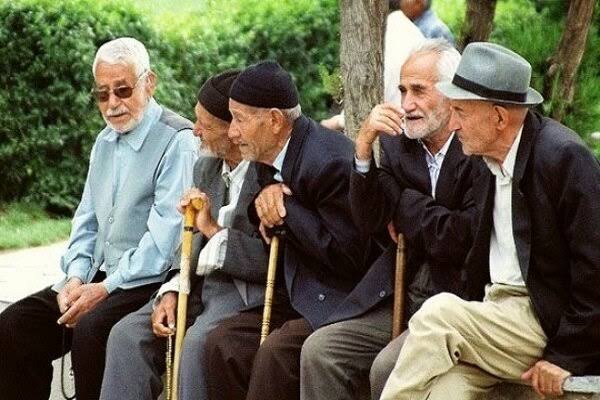 افزایش حقوق بازنشستگان طبق روال انجام شد/ مهار تورم مهمتر از متناسبسازی است